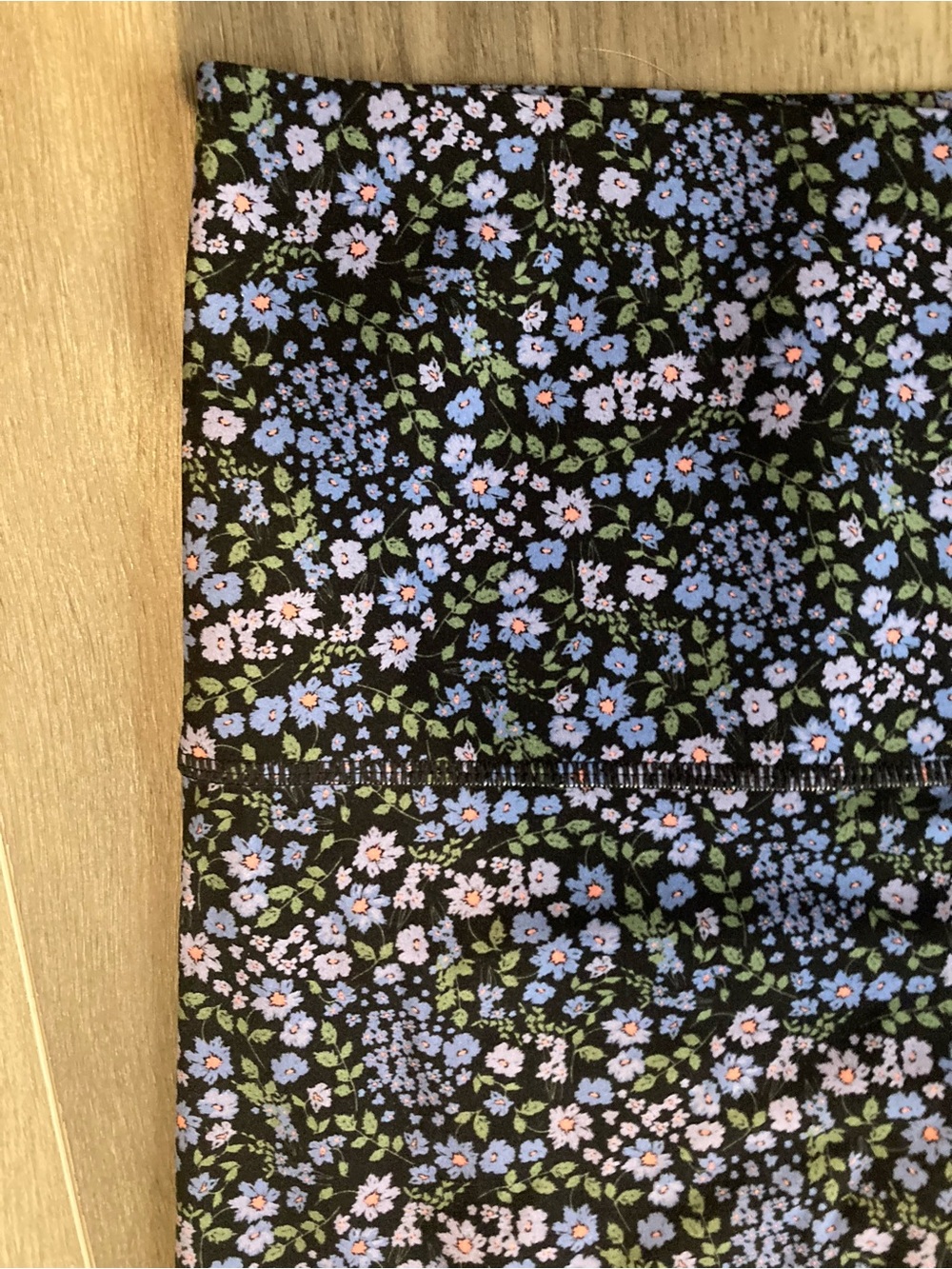 Knix. Garden Daze Black Floral Leggings with Purple and Lavender Print - Picture 3 of 4